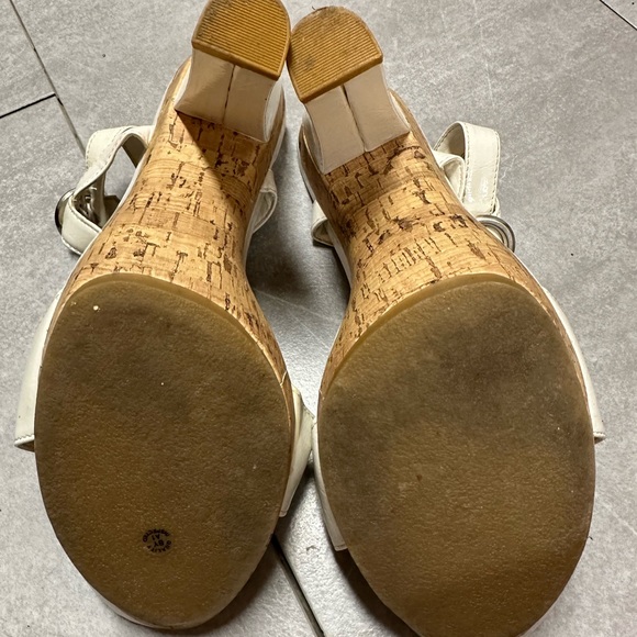 Miss Bison white heels size 10 - Picture 2 of 2